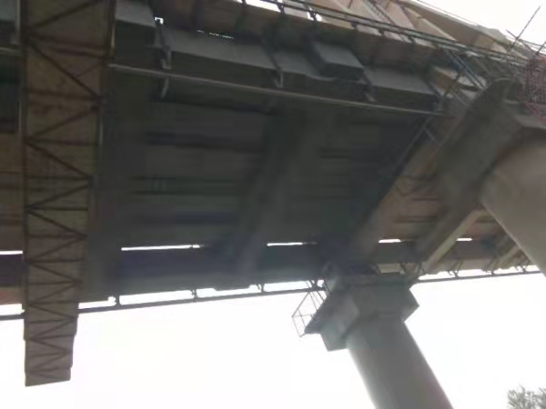 京九铁路卫运河特大桥裂缝修补及涂装防腐